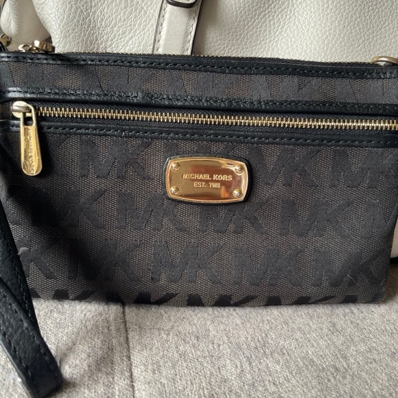 Michael Kors Leather bag and Full Sized Wristlet Bundle - Picture 2 of 8